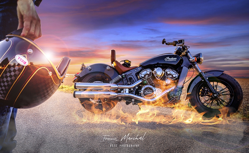 Photo moto Indian Scout on fire