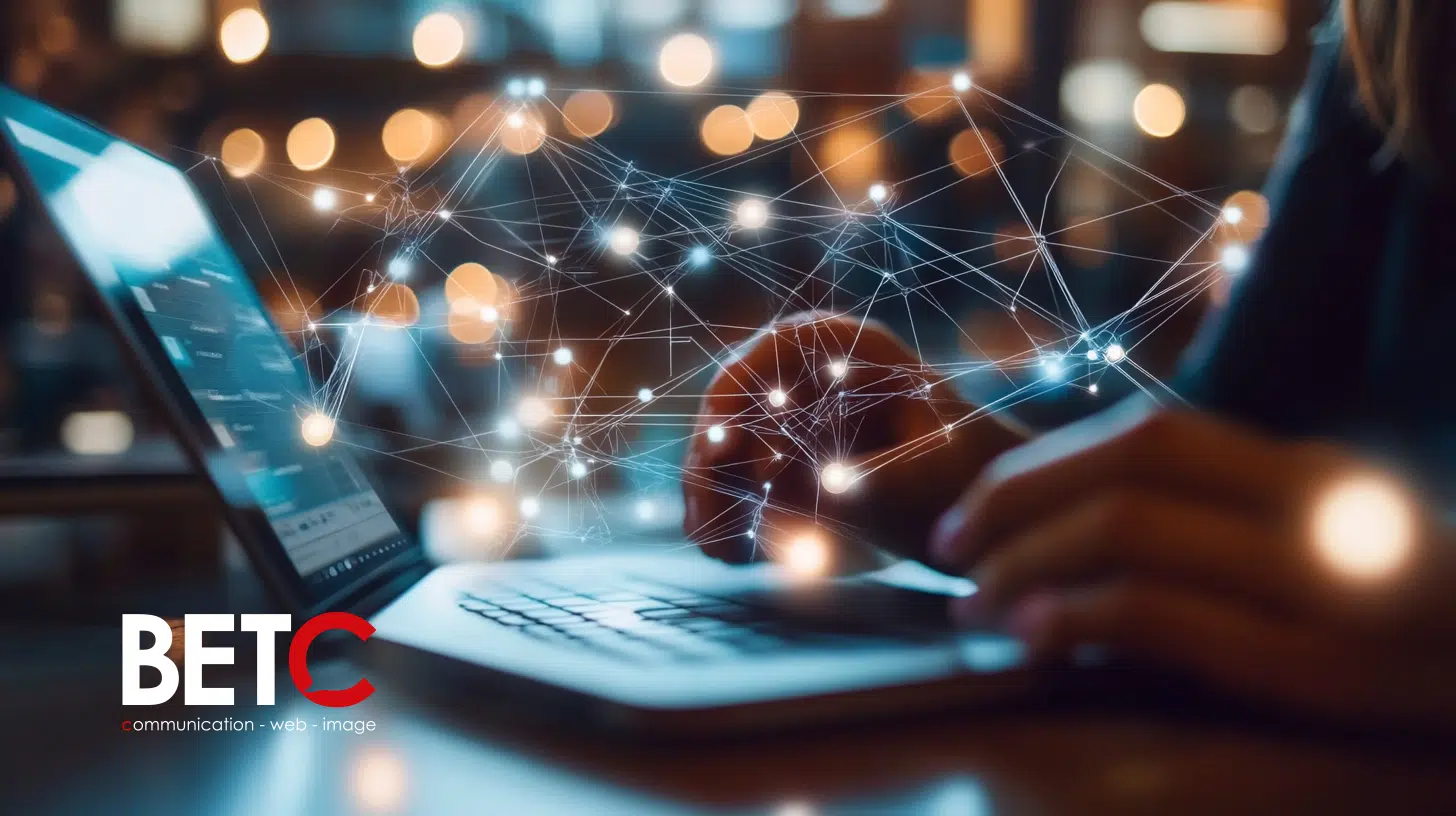 Transformation digitale des entreprises, réseau numérique sur un ordinateur portable, BETC communication.