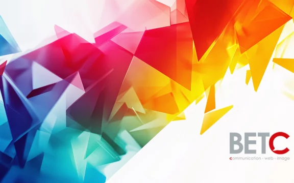 Logo BETC Communication avec fond graphique abstrait en dégradé de couleurs