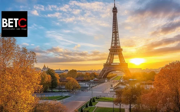 Vue de la Tour Eiffel au lever du soleil, illustrant la créativité et l'impact de BETC Strasbourg dans la communication visuelle.